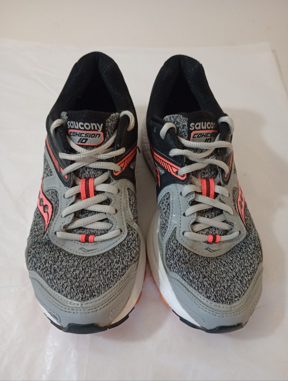 Saucony Women’s Running Shoe in Gray and pink with White Details